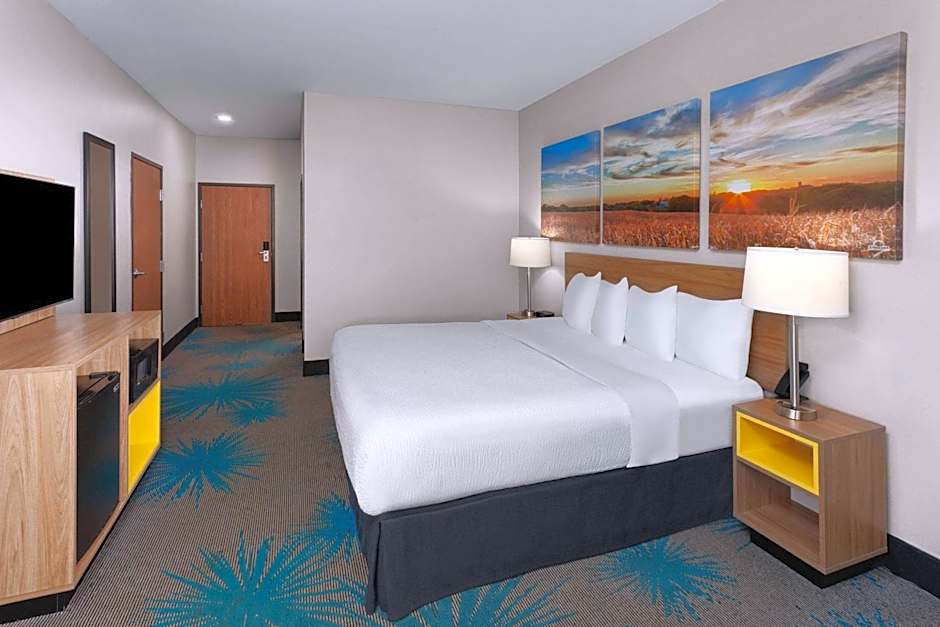 Days Inn & Suites by Wyndham Morris/I-80