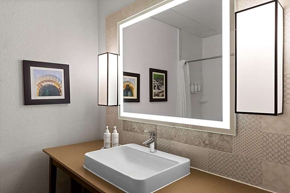 La Quinta Inn & Suites by Wyndam Knoxville West
