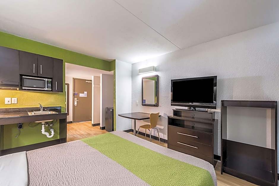 Studio 6-Indianapolis, IN