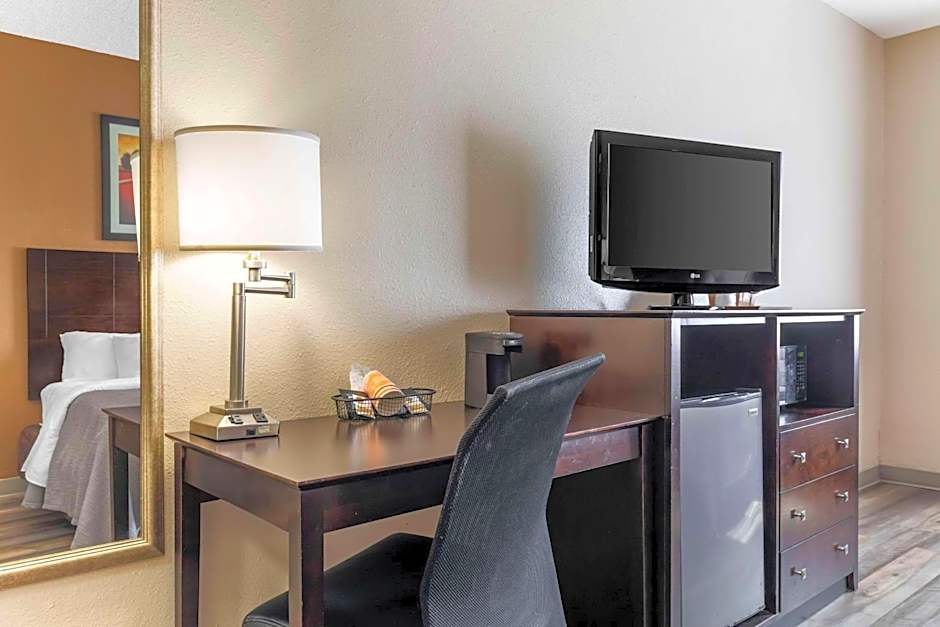 Quality Inn & Suites Wichita Falls I-44