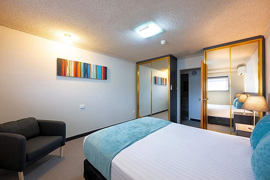 Belconnen Way Hotel & Serviced Apartments