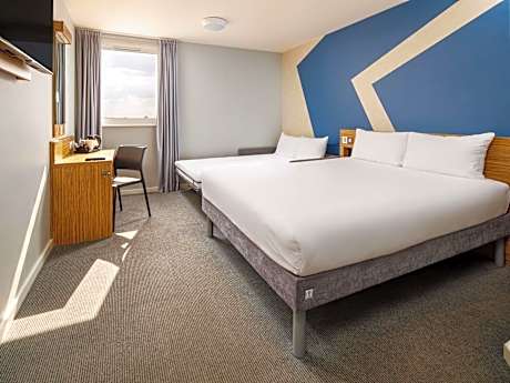 Standard Room With Three Single Beds