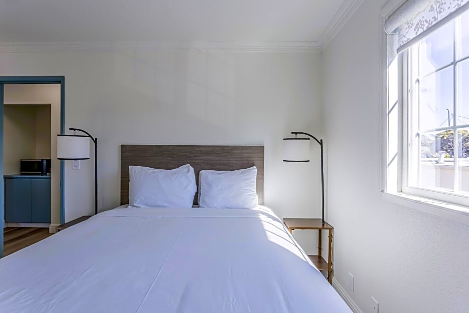 Coastal Breeze Inn
