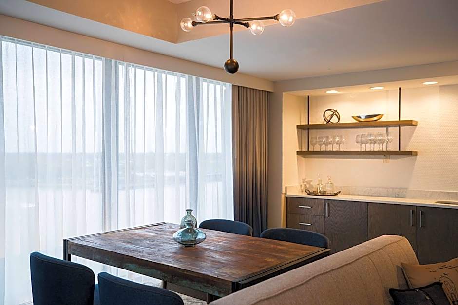 Renaissance by Marriott Toledo Downtown Hotel