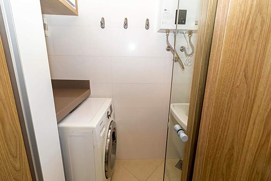 Boulevard 221D - Excelente apartamento em condomínio de luxo no centro de Bombinhas - Piscina - Jacuzzi - Academia - Portaria 24h - (Consultar serviços de roupa de cama e banho)