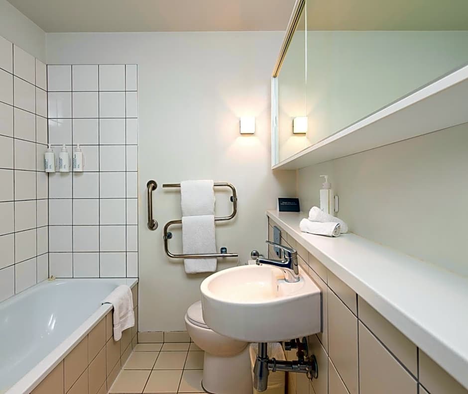 Auckland Harbour Suites