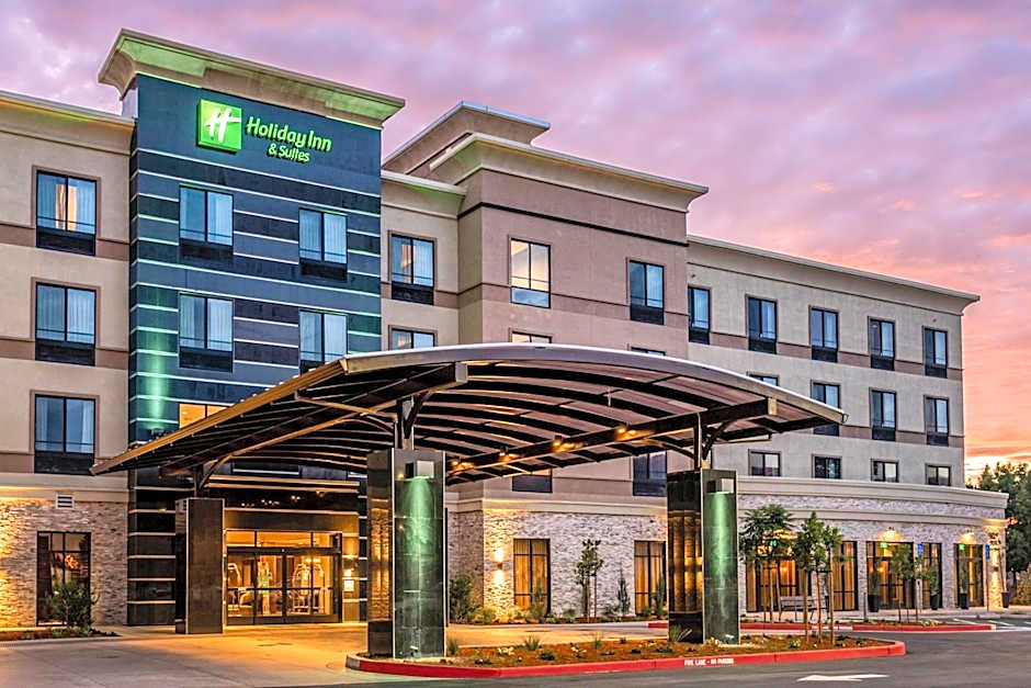 Holiday Inn & Suites Silicon Valley - Milpitas by IHG