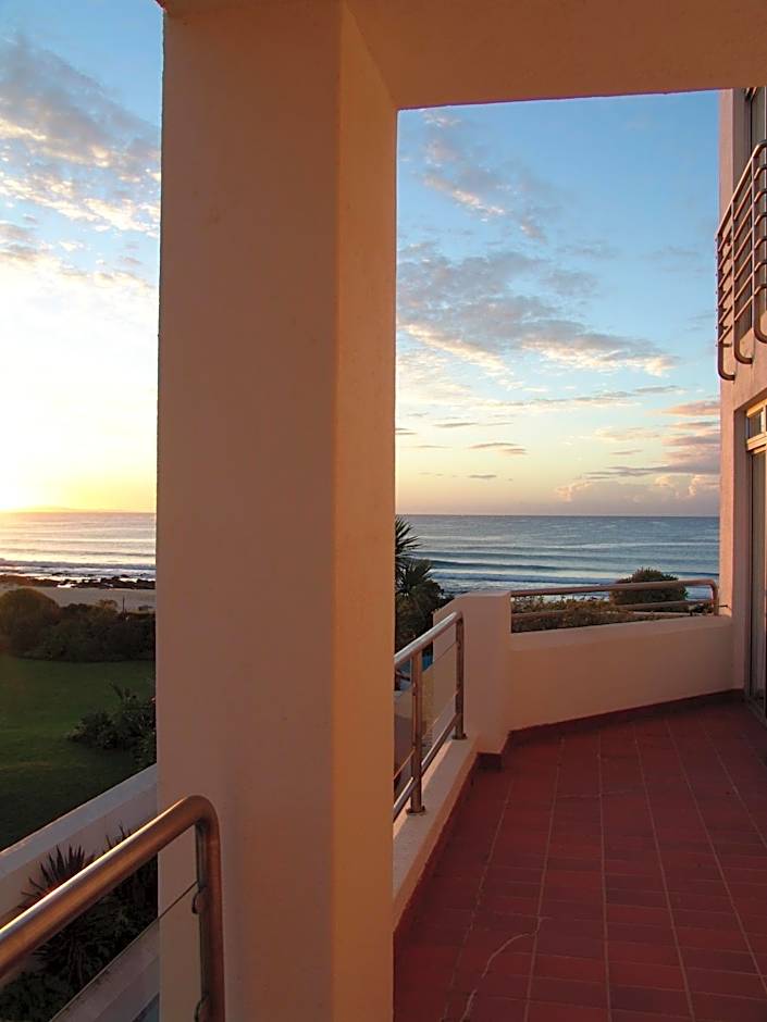 Diaz 15 House on the Bay