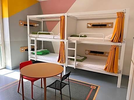 Bed in 8-Bed Mixed Dormitory Room