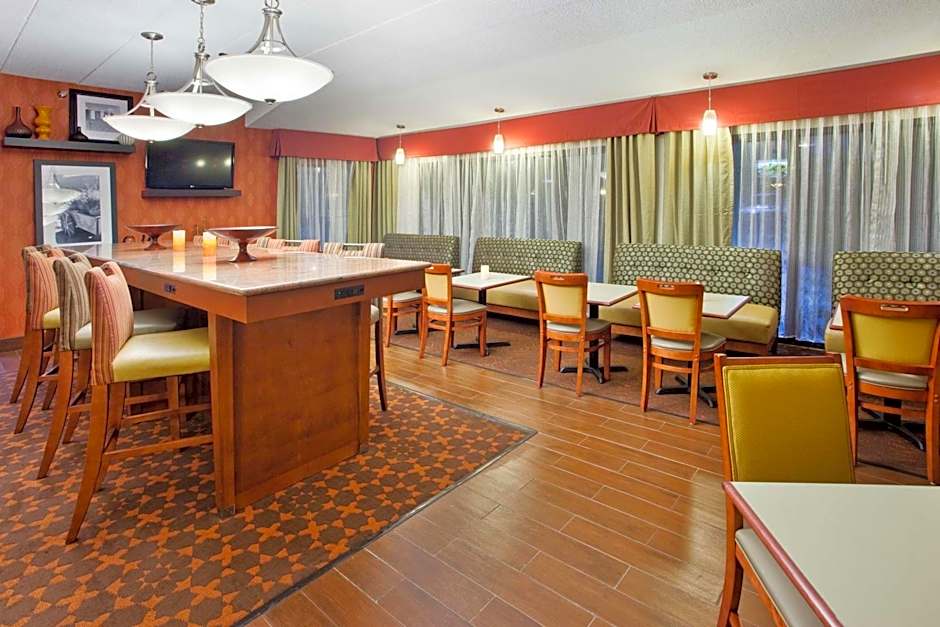 Hampton Inn By Hilton Columbus-East