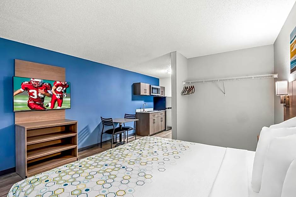 HomeTowne Studios Southfield