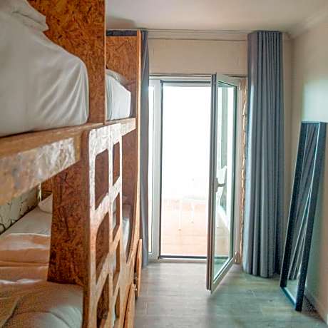 Bed in 4-Bed Mixed Dormitory Room