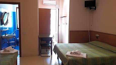 Studio (3 Adults)