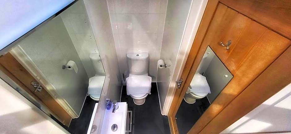 Deepcut Lodge Bed & Breakfast Self Service