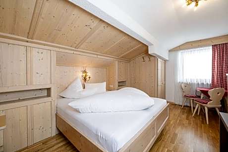 Two-Bedroom Apartment with Balcony