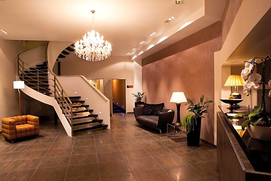 ROSS Hotel