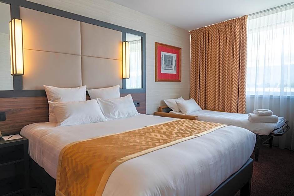 Nash Suites Airport Hotel