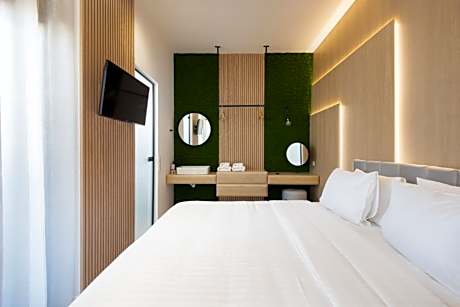 Two-Bedroom Maisonette Suite with Jacuzzi