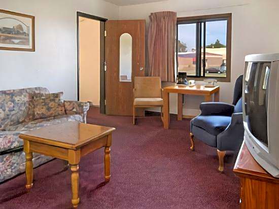 Super 8 by Wyndham Buffalo