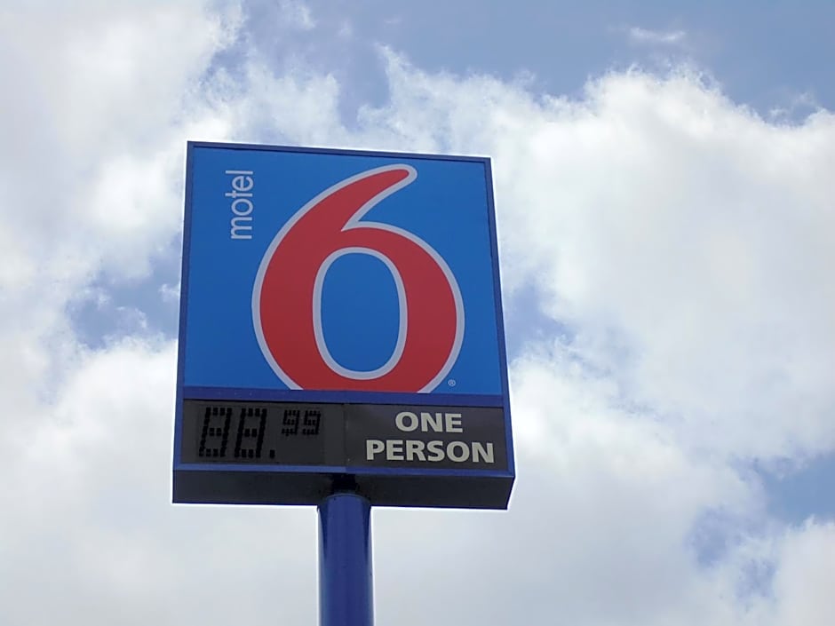 Motel 6 Denton, TX - UNT