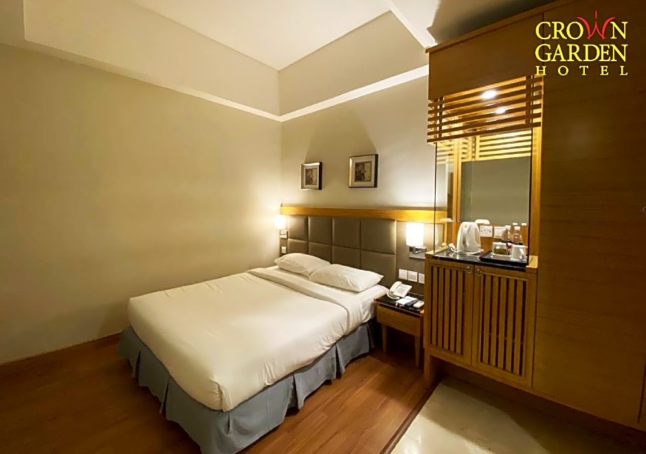 Crown Garden Hotel