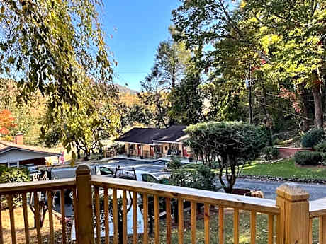 Mountain Aire Cottages, Inn & Glamping