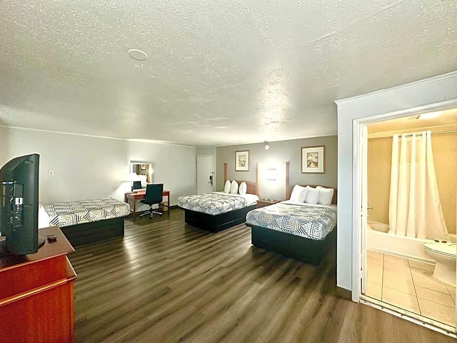 Red Carpet Inn - Stamford