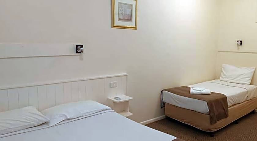 Lazy River Motor Inn