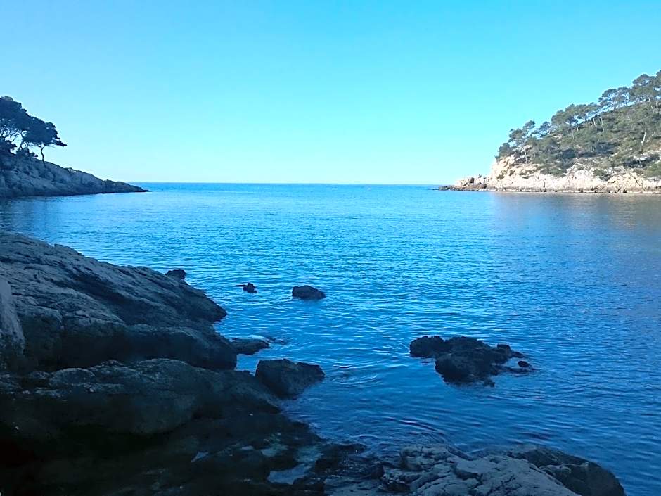 Studio neuf climatisé petite vue mer plage à pieds - Ted Home