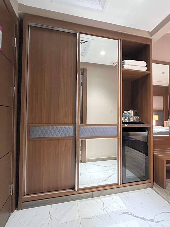 Violet Al Shisha Hotel