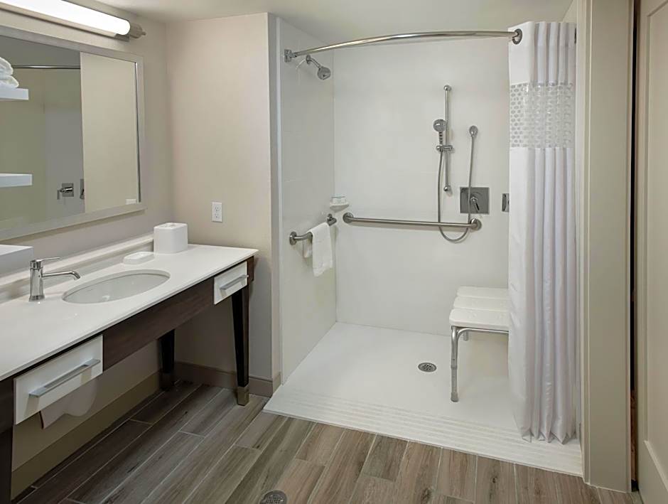 Hampton Inn By Hilton Boston-Logan Airport