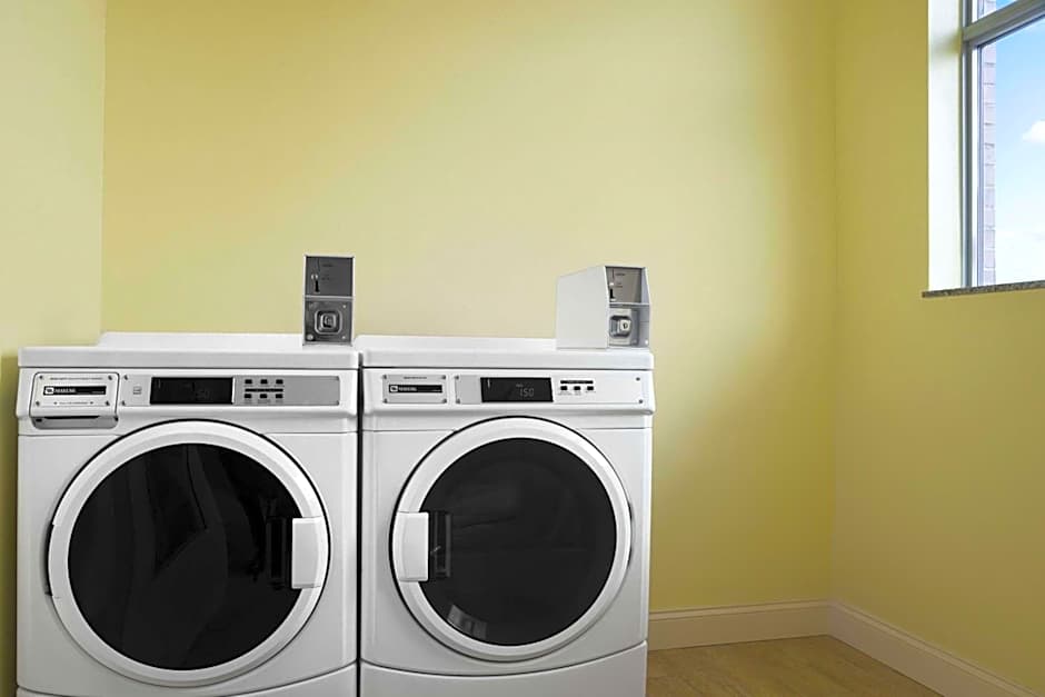 Days Inn & Suites by Wyndham Belmont