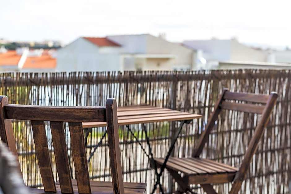 Ericeira Chill Hill Hostel & Private Rooms