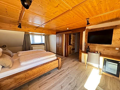 Deluxe King Suite