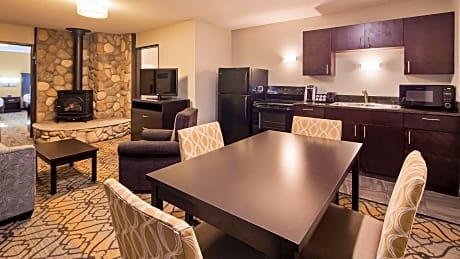 Suite-2 Queen Beds, Non-Smoking, Third Bed Is A Sofabed, Kitchen, Fireplace, Continental Breakfast