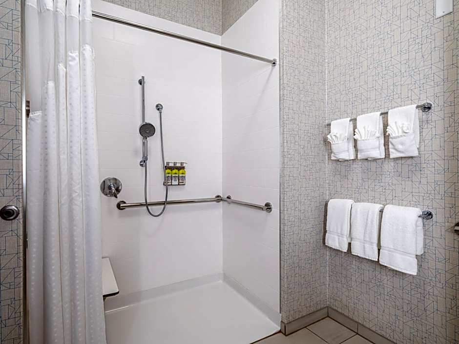 Holiday Inn Express & Suites Watertown By IHG