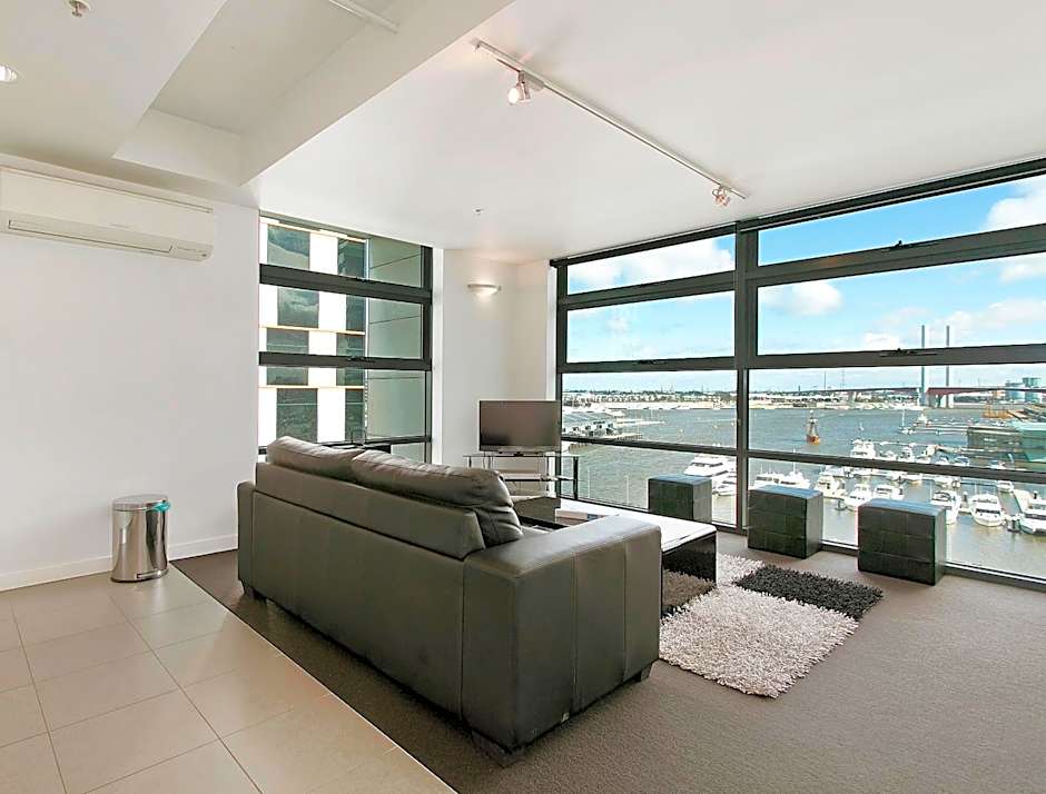 City Harbour Apartments