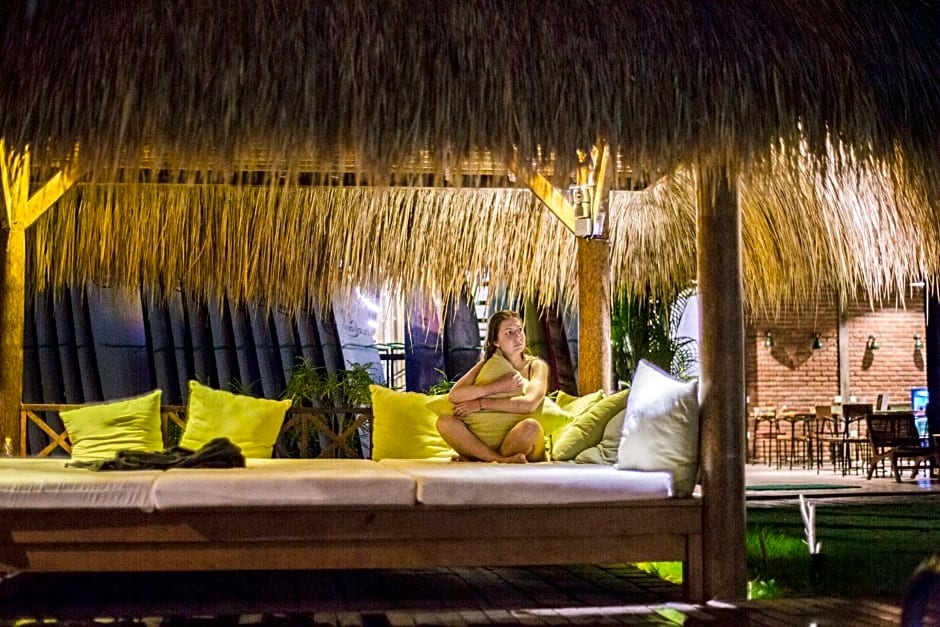 Easy Surf Camp