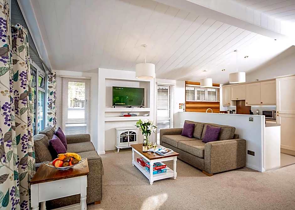 Woodside Coastal Retreat