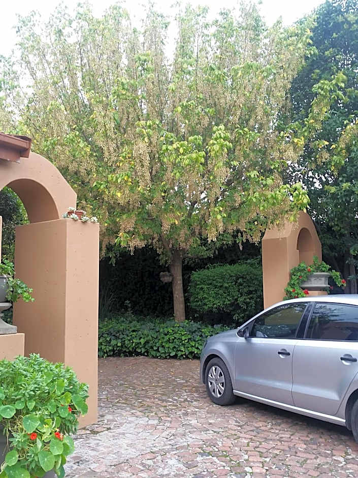 Izimbali Lodge and Restaurant