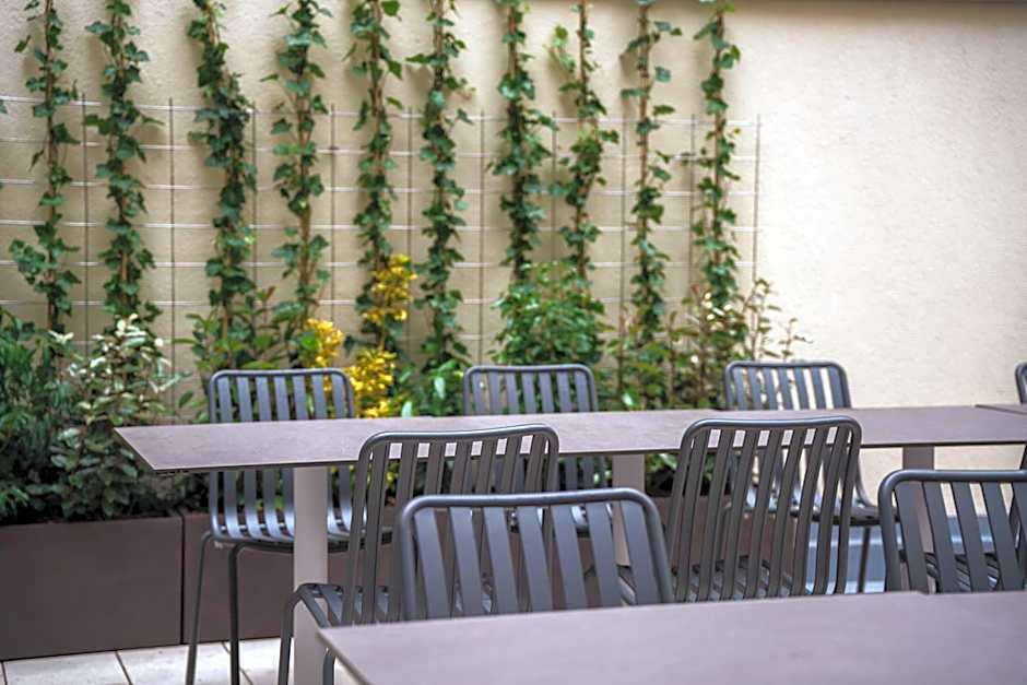 Honest Budapest by Chic & Basic