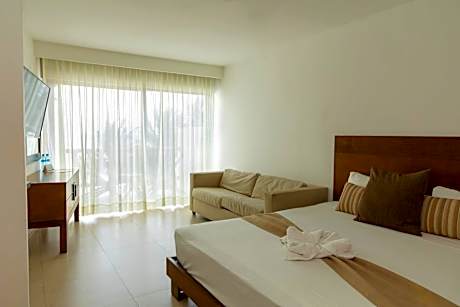 Deluxe Room with Side Sea View