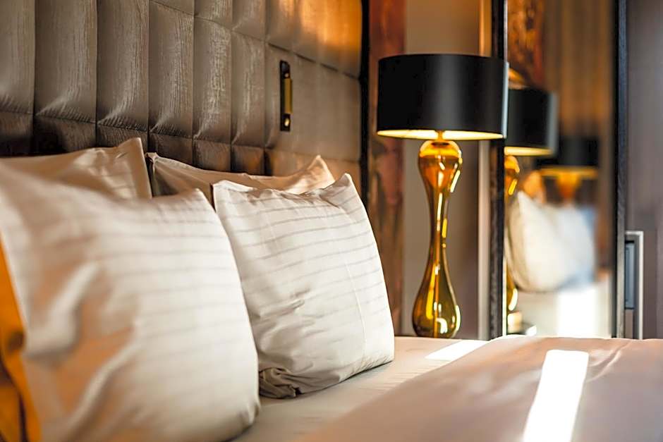 Grand Poet Hotel and SPA by Semarah