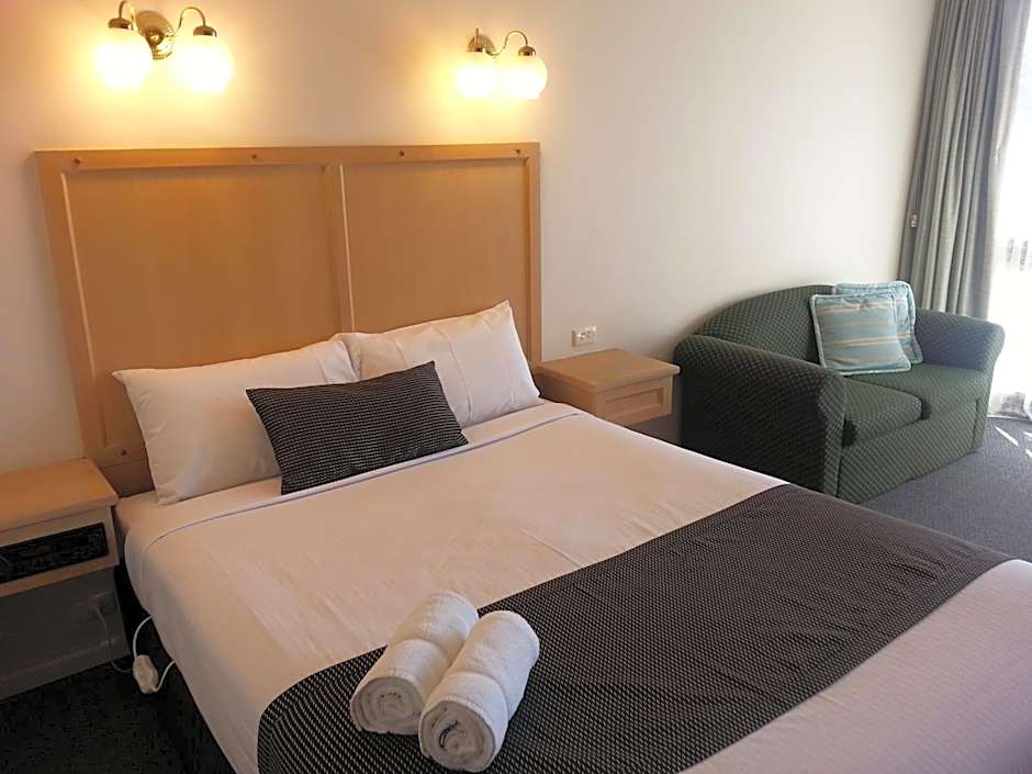 Big Valley Lakeside Paradise Motor Inn