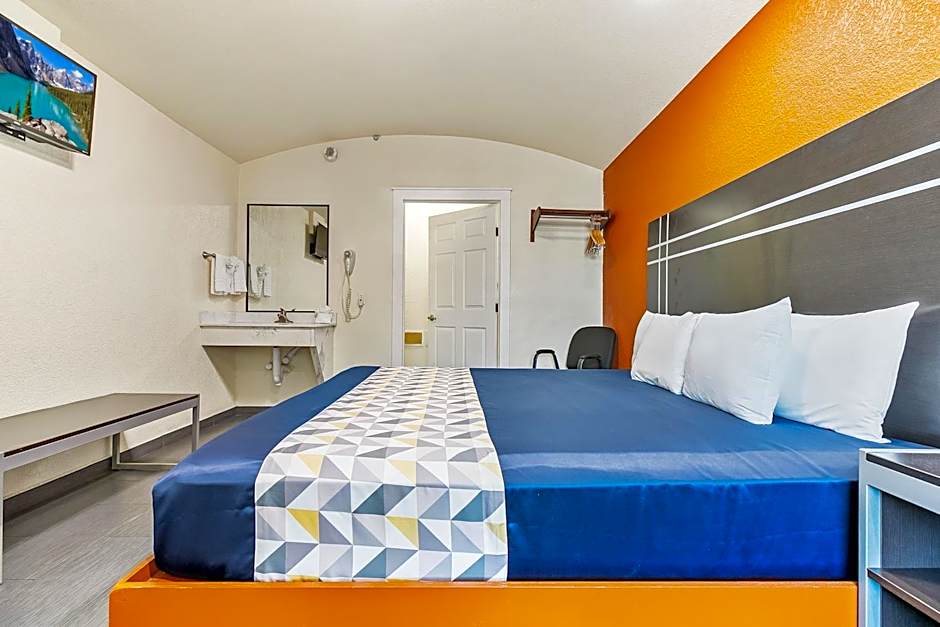 LIGHTHOUSE INN