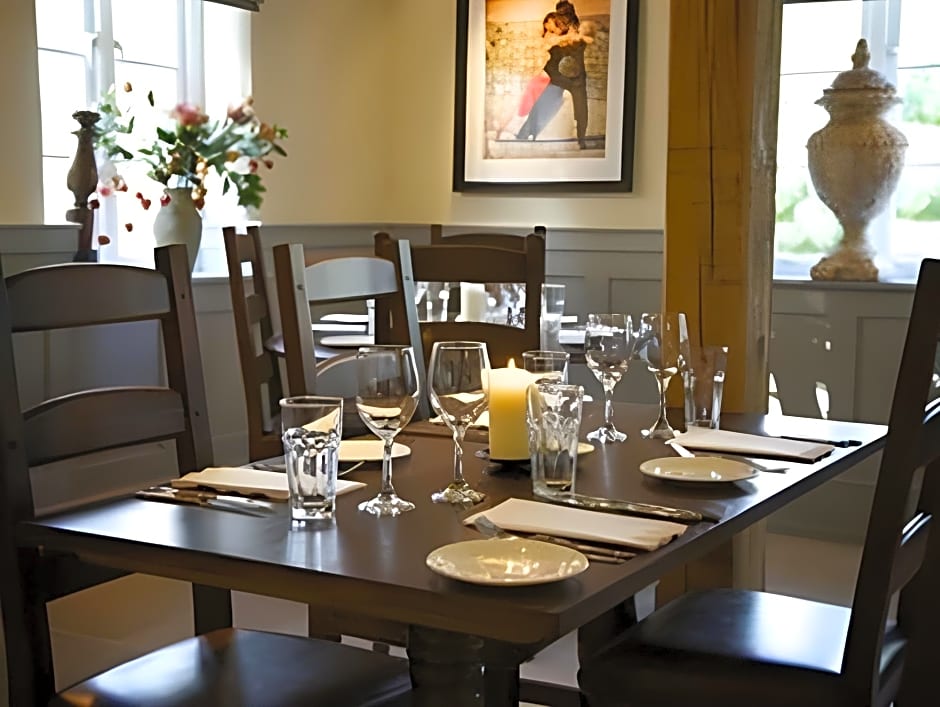 The Bell at Hampton Poyle