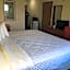 Carlyle Inn & Suites