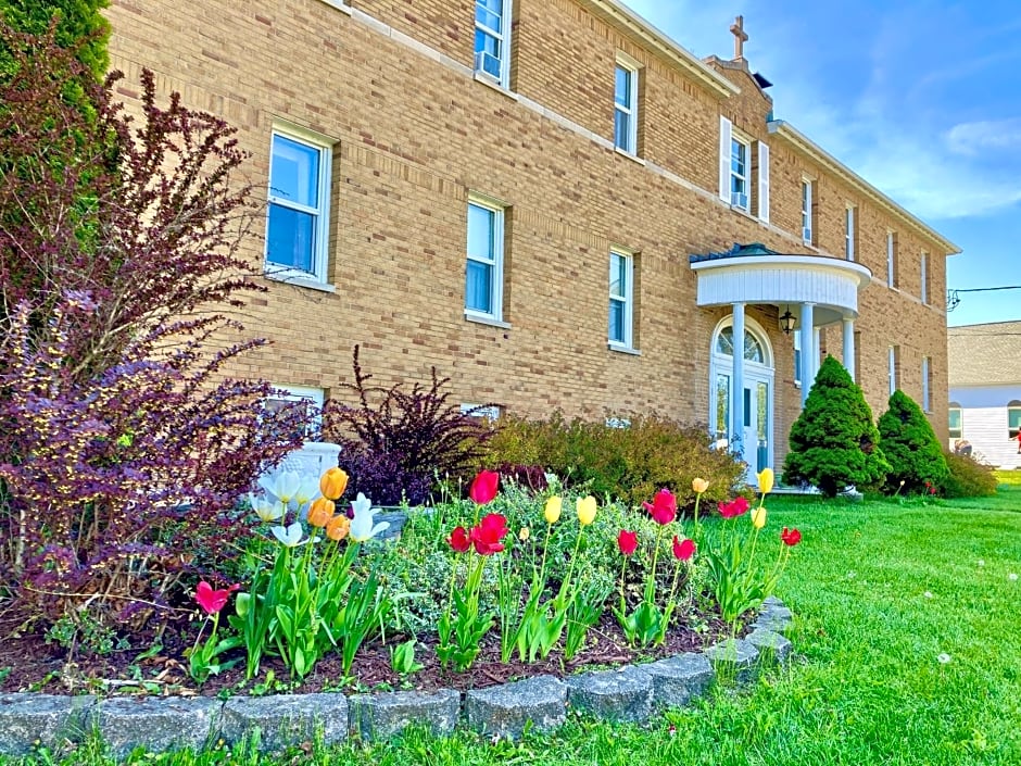 Garden Grove Retreat & Lodging near Pictured Rocks, Fayette, Trails