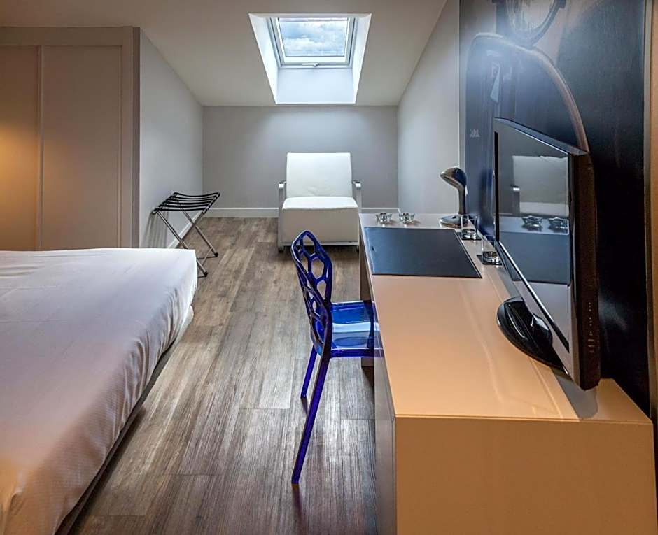 1 Queen Bed — 17 fotoğraftan 1. fotoğraf