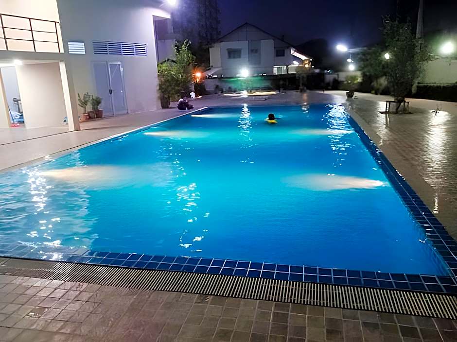 Mayflower Grande Suite Hotel